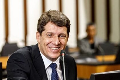 PSB articula chegada de deputados e de prefeito do interior baiano na janela partidária