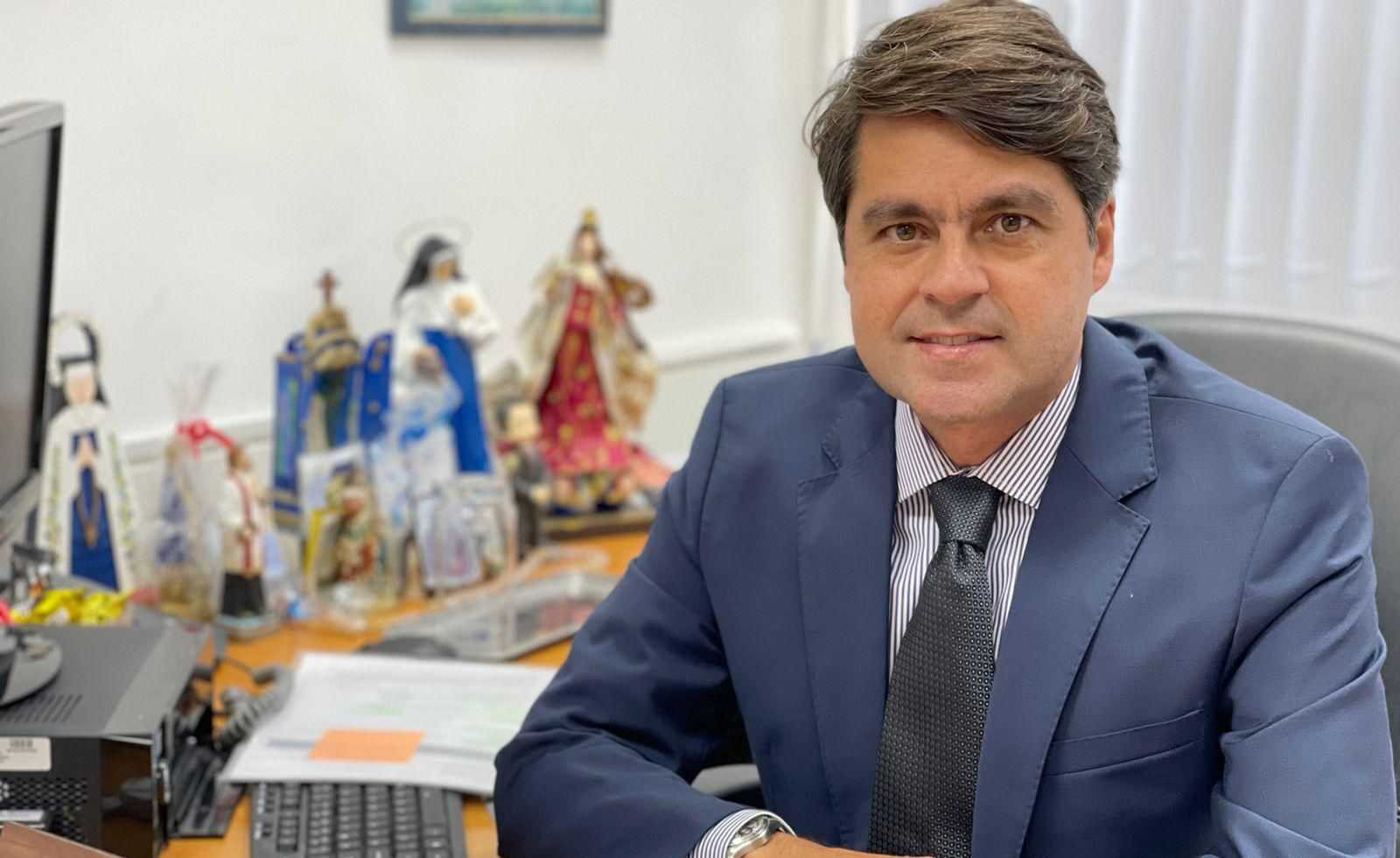 Paulo Câmara apresenta projeto para proibir fogos de artifício em eventos com animais na Bahia