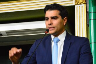 "Agora é lei: a praia do Porto da Barra pertence ao povo de Salvador", comemora Aleluia