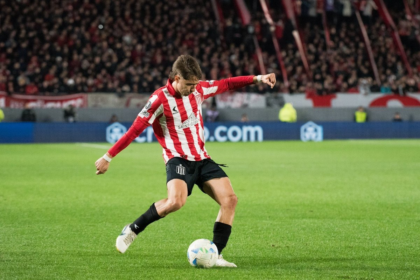 Conheça perfil de lateral argentino que está próximo de reforçar o Bahia em 2026