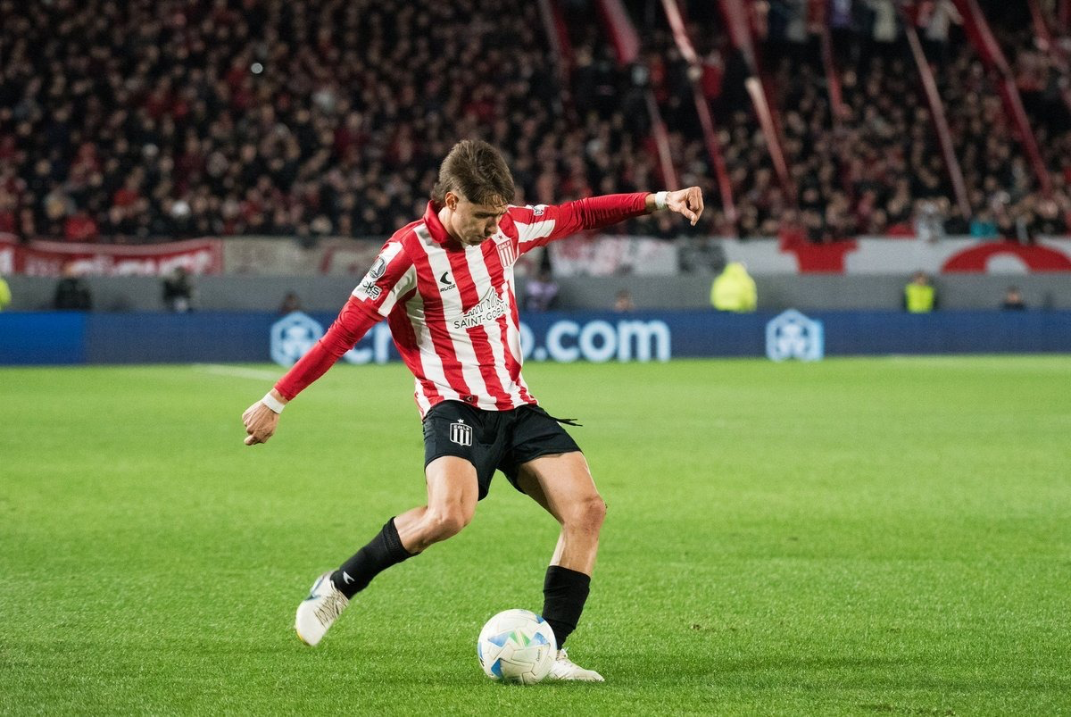 Conheça perfil de lateral argentino que está próximo de reforçar o Bahia em 2026