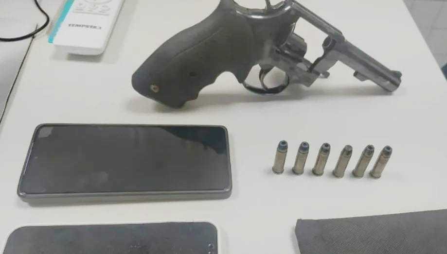 Suspeito de assalto é detido com arma em Vila de Abrantes