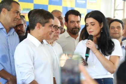 Inauguração de viaduto em Salvador vira ato de pré-campanha de ACM Neto