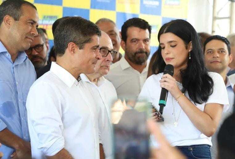 Inauguração de viaduto em Salvador vira ato de pré-campanha de ACM Neto