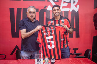 Novo zagueiro do Vitória é apresentado e afirma realização em "jogar em time grande"