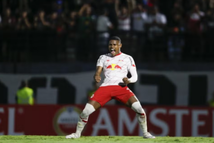 Vitória encaminha contratação de lateral do RB Bragantino