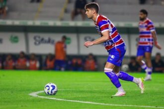 Vitória encaminha contratação de zagueiro do Fortaleza