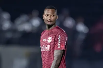 Vitória encaminha contratação de defensor do RB Bragantino