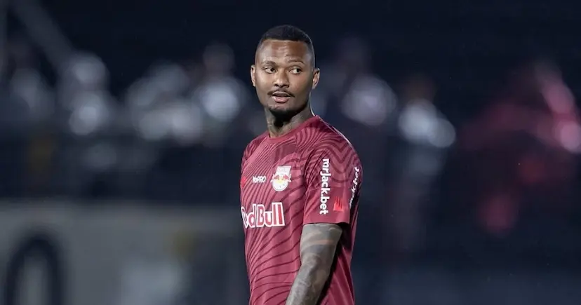 Vitória encaminha contratação de defensor do RB Bragantino