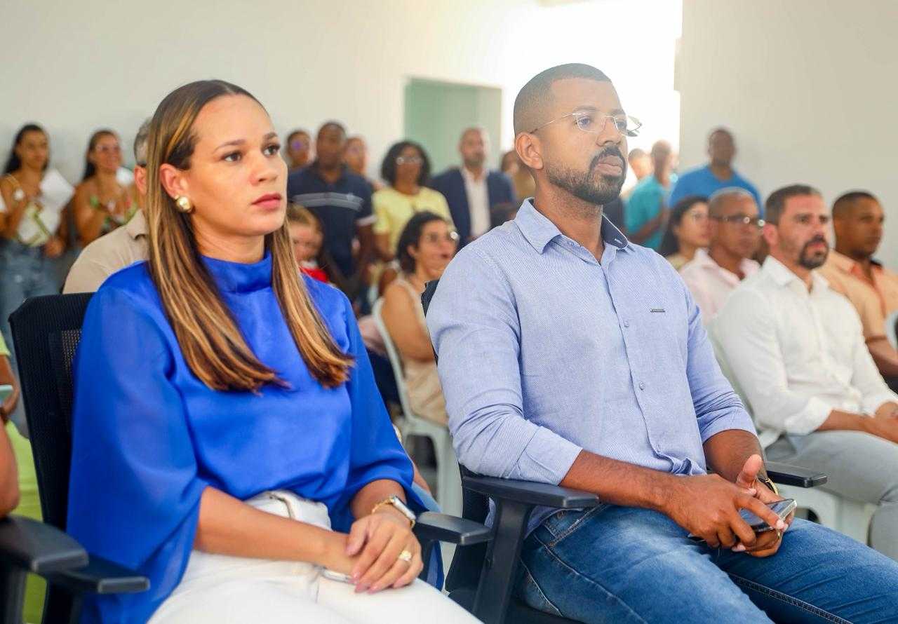 Prefeito e servidores de Candeias começam trabalho com missa solene