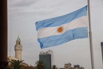 Inflação na Argentina sobe 2,8% em dezembro e atinge 31,5% anual