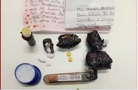 Polícia detém homem tentando entrar em presídio com medicamentos e bilhete