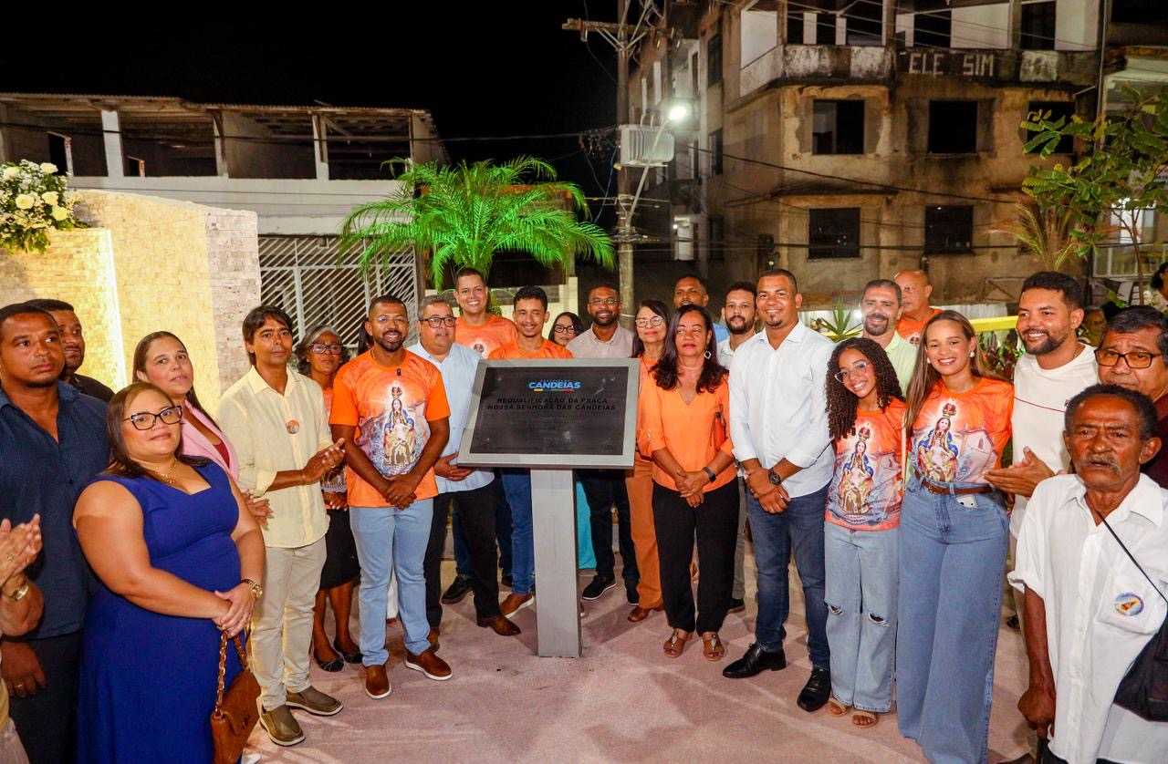 Candeias inaugura praça com aplausos e bênção de Nossa Senhora