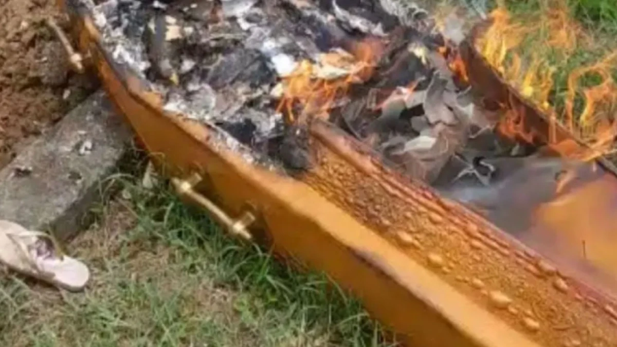 Criminosos atacam sepultamento, disparam e incendeiam urna na Bahia