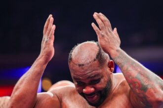 Lutador Perde Peruca Após Soco e Viraliza: Veja o Que Aconteceu!