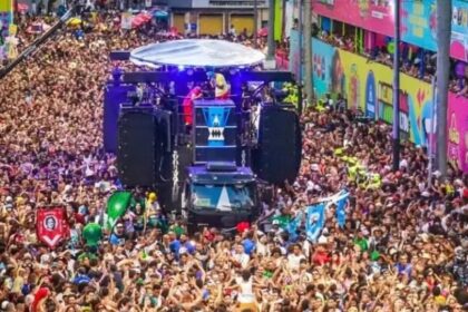 BaianaSystem Arrasa no Carnaval: Multidão em Fúria e Alegria!