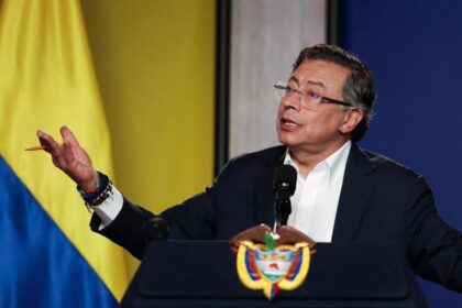 Presidente revela fuga de tentativa de assassinato em voo: surpresa chocante