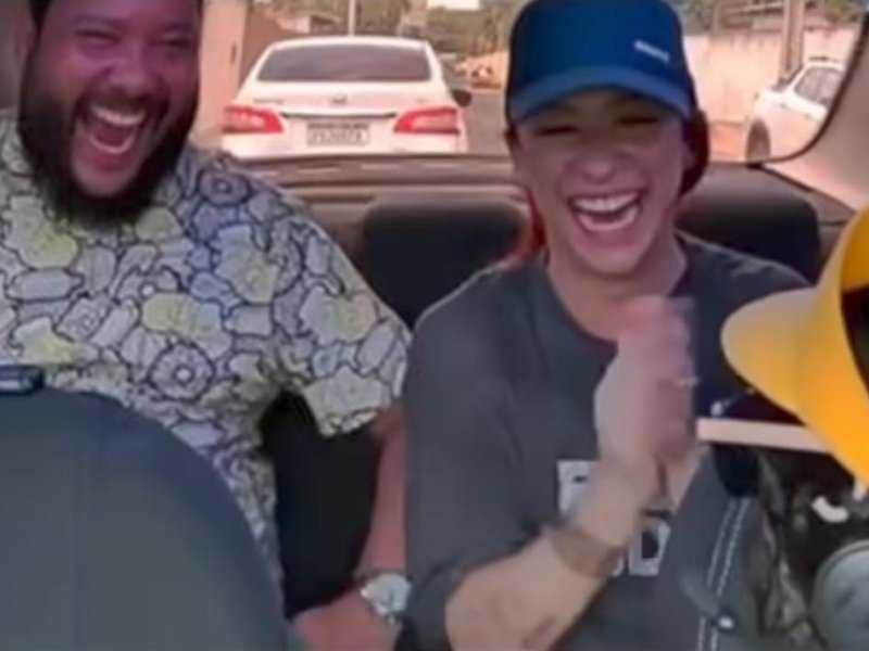 Cachorro no Carro: Reações Surpreendentes de Passageiros!