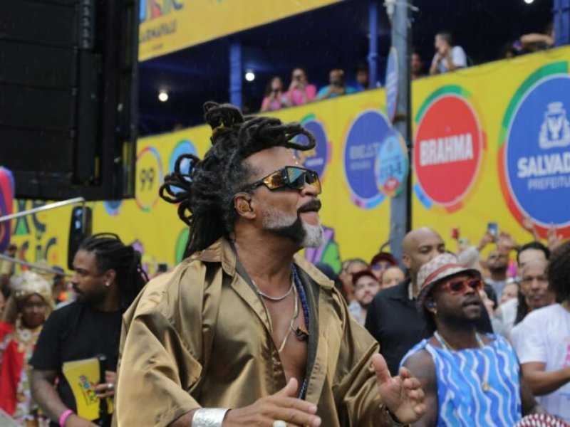 Carlinhos Brown Agita Carnaval de Salvador com Ritual Incrível!