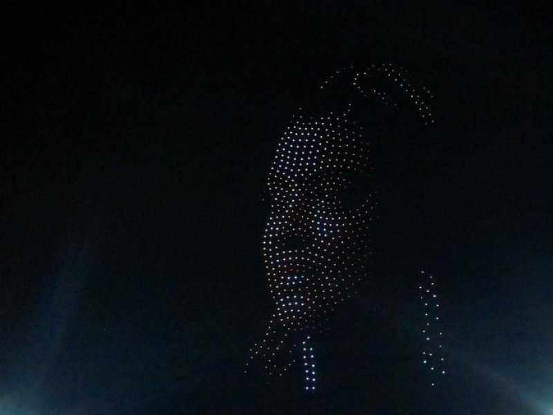 Preta Gil Brilha: Show de Drones Surpreende no Farol da Barra