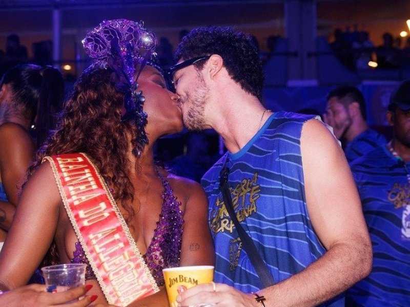 Iza e João Vitor: Romance Surpreendente no Carnaval Carioca