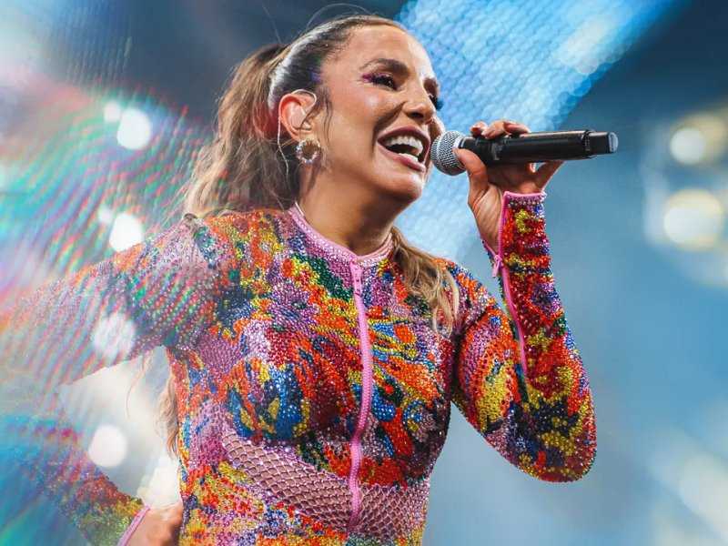 Vampirinha Brilha: Ivete Sangalo Leva Troféu Bahia Folia!