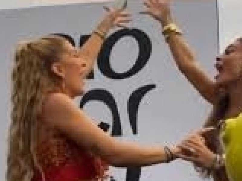 Juliana Paes e Lore Improta Celebram Vitória da Viradouro em Grande Estilo!