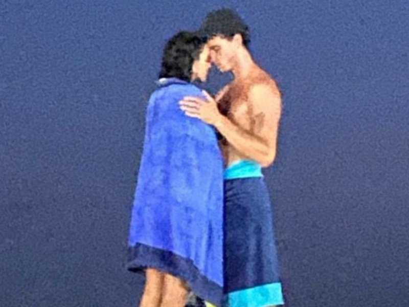 Bruna Marquezine e Shawn Mendes: Romance Revelado na Praia!