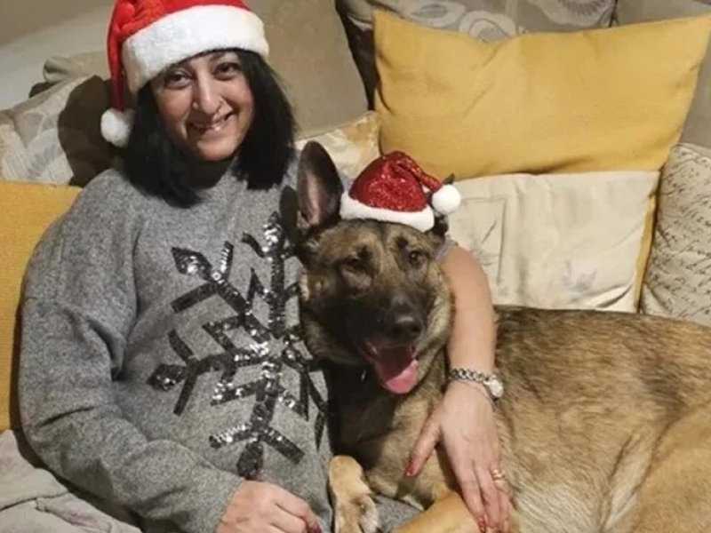 Mulher perde mãos e pés após sepse por lambida do próprio cão: surpresa e tragédia