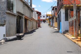Asfalta Candeias avança, transforma ruas e revitaliza o município