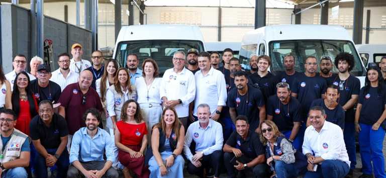 Padilha visita fábrica de ambulâncias na Bahia e reforça SAMU 192