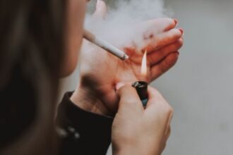 Descubra Novas Variantes Genéticas Relacionadas ao Tabagismo em Populações Latino-Americanas