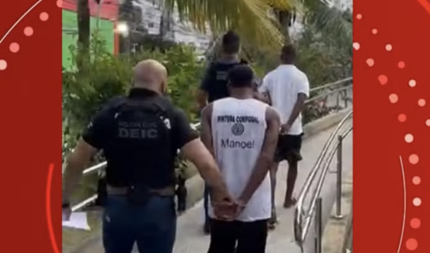 Polícia prende dupla por extorsão a turistas no Farol da Barra