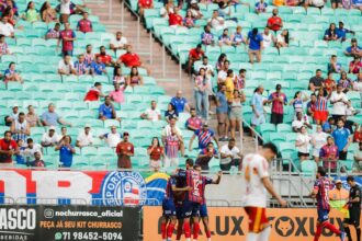 Com vaias da torcida, Bahia vence Juazeirense por 4x2 e avança para final do Baianão