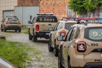 Polícia desmantela base de tráfico em mata no Barro Duro, Salvador