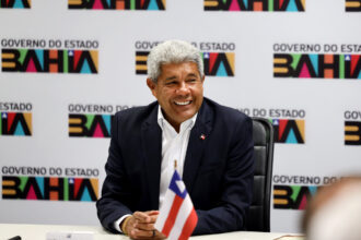 Jerônimo embarca em missão na Ásia e cumpre agenda estratégica para ampliar a produção de medicamentos