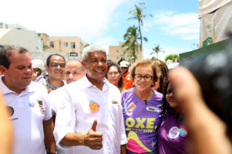 Jerônimo nega conotação política em encontro com bispos da Universal