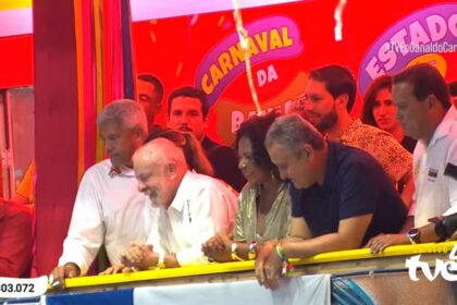Lula acompanha Carnaval no circuito Campo Grande, em Salvador