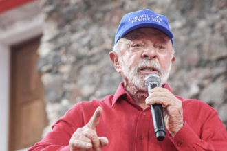 Em Salvador, Lula cobra unidade do PT, critica disputas internas e convoca militância para “guerra”