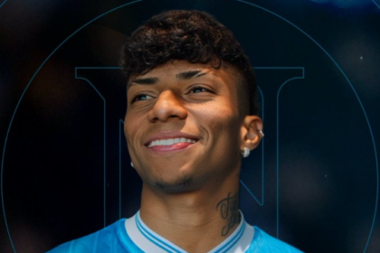 Napoli anuncia contratação de atacante 'rejeitado' pelo Vitória