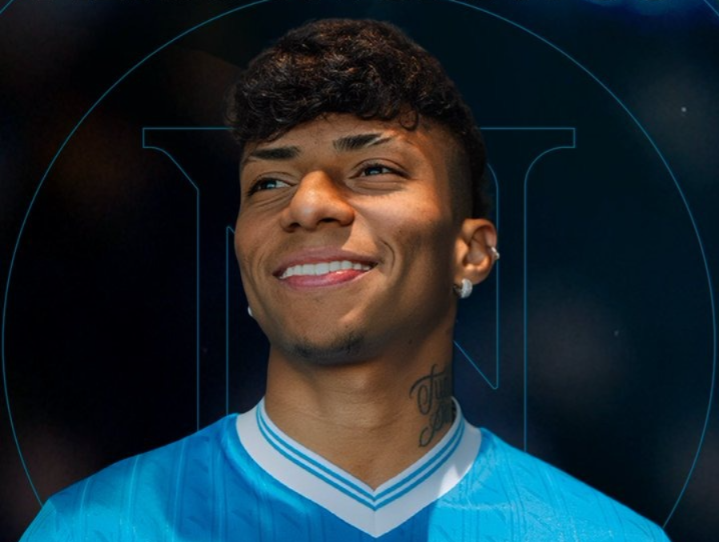 Napoli anuncia contratação de atacante 'rejeitado' pelo Vitória