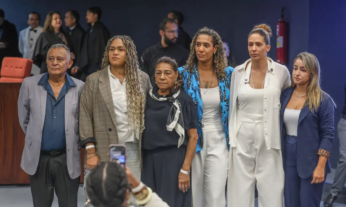 Parentes de Marielle e Anderson esperam justiça e mais investigação