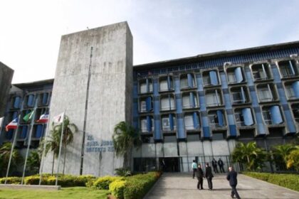 TCM determina que prefeito de Condeúba suspenda novas contratações sem respaldo jurídico