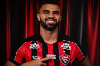 Reforço! Vitória anuncia atacante com passagem pelo futebol asiático