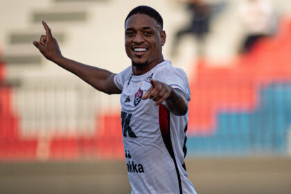 Vitória vence Barcelona de Ilhéus por 2x0 e respira no Baianão