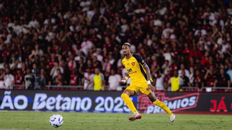 Vitória insiste na contratação de Derik Lacerda, que se destacou no Sport