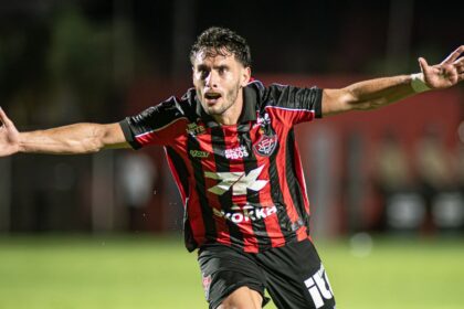 Vitória vence Bahia de Feira no Barradão e salta no Baianão