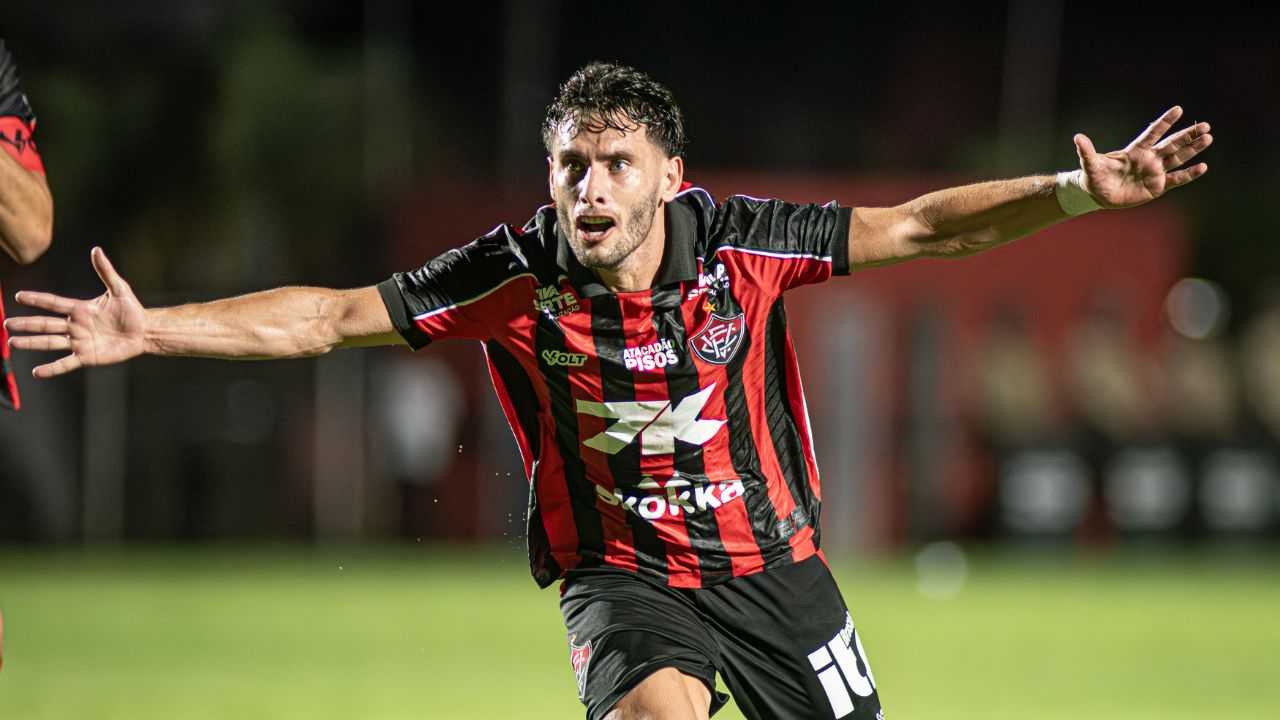 Vitória vence Bahia de Feira no Barradão e salta no Baianão