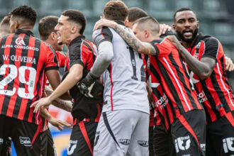 Após vencer no Barradão, Vitória visita o Palmeiras pelo Brasileirão; prováveis times