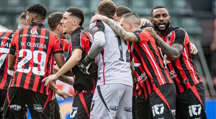 Após vencer no Barradão, Vitória visita o Palmeiras pelo Brasileirão; prováveis times